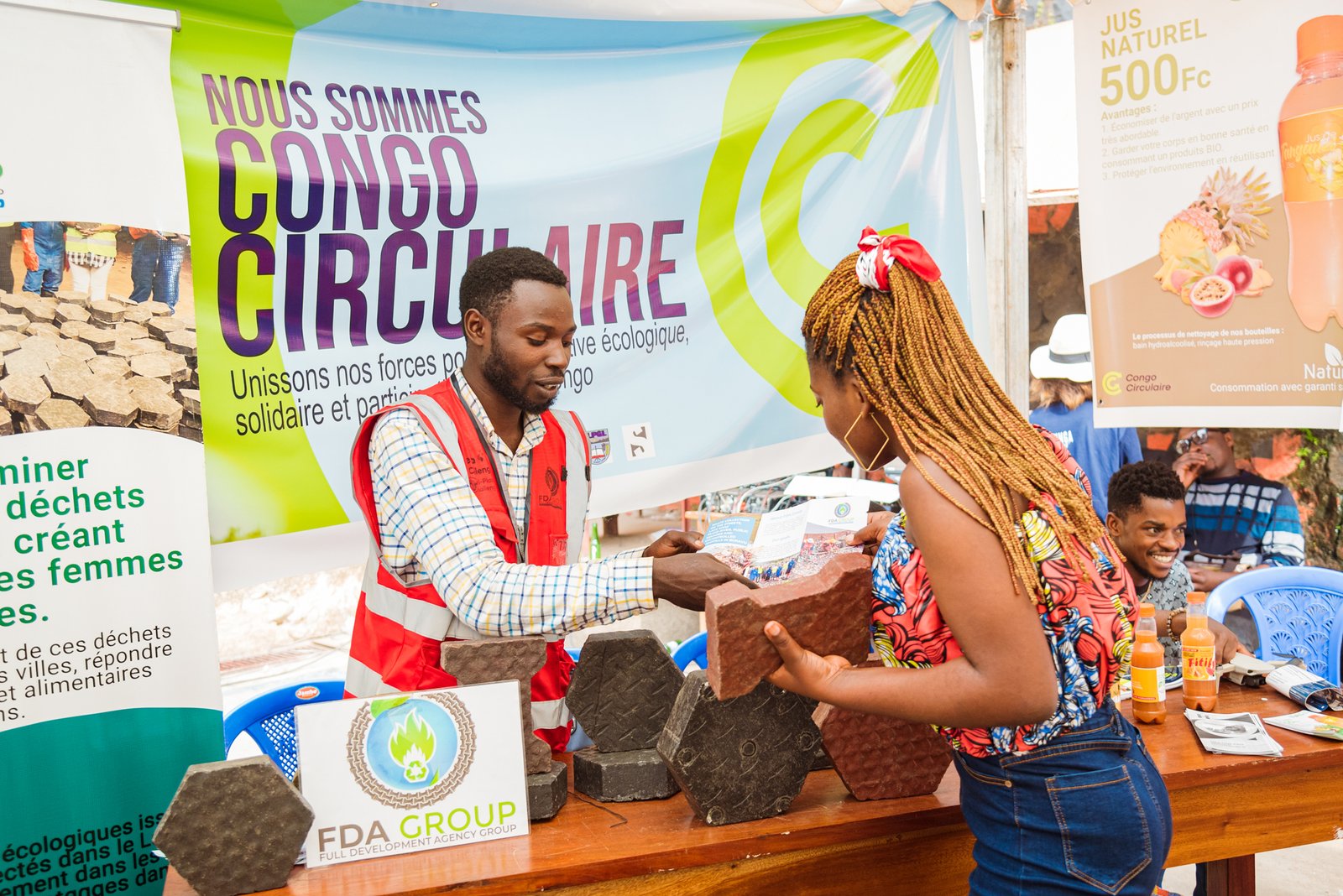 Foire Indépendance Cha Cha à Bukavu : Le Collectif Congo circulaire accompagne les entrepreneurs œuvrant dans l’économie circulaire.